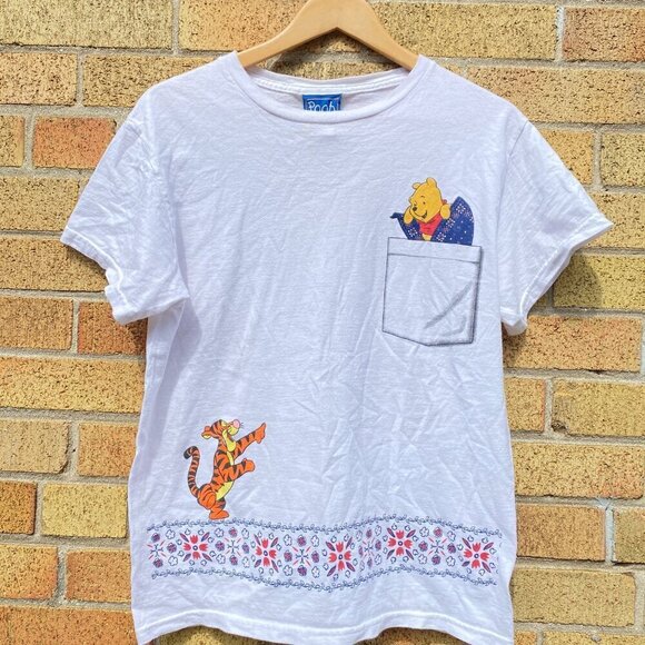 Vintage 1998 Winnie the Pooh Graphic T Shirt Small - Picture 4 of 8